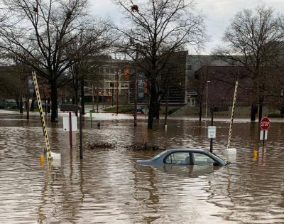 car-submerged-feat