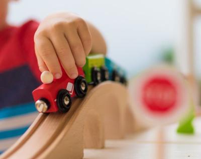 child-toy-train-feat