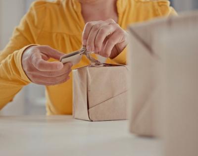 gift-wrapping