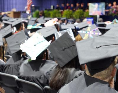 grad-caps-feat