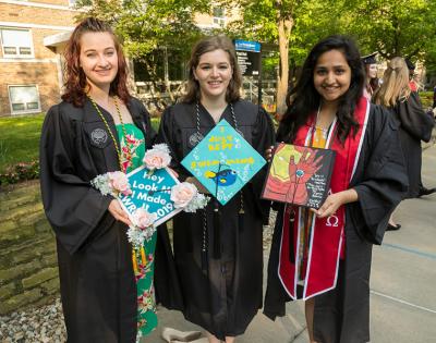grad-caps-tg