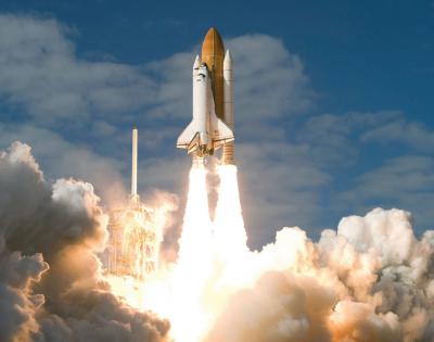 space-shuttle-liftoff-feat