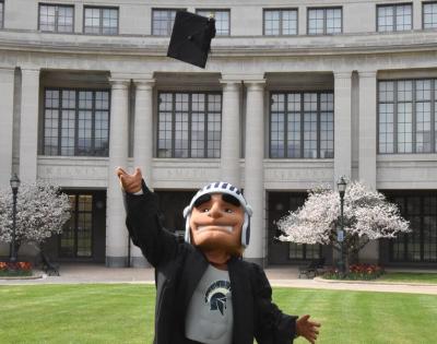 spartie-graduation-cap-toss