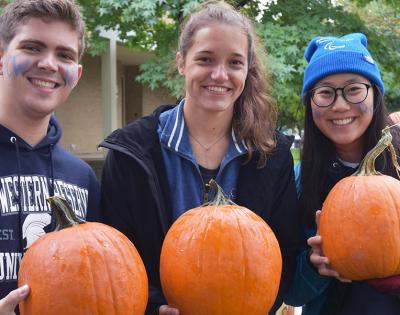 students-homecoming-pumpkins
