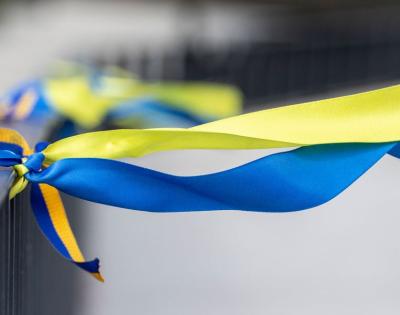 ukraine-ribbons-feat