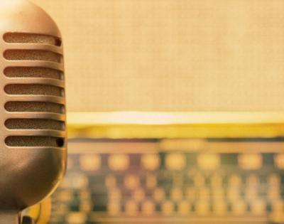 vintage-microphone-feat