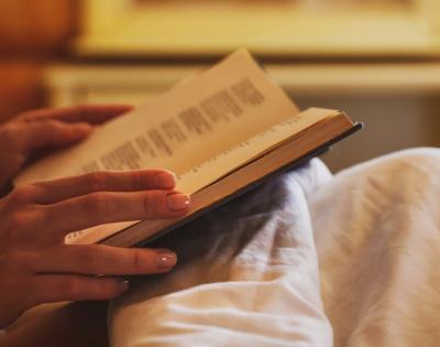 woman-reading