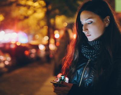 woman-texting