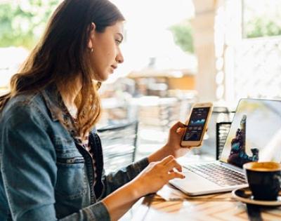 womanworkinglaptop