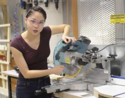 xyla-foxlin-demonstrating-miter-saw-e1523548301608