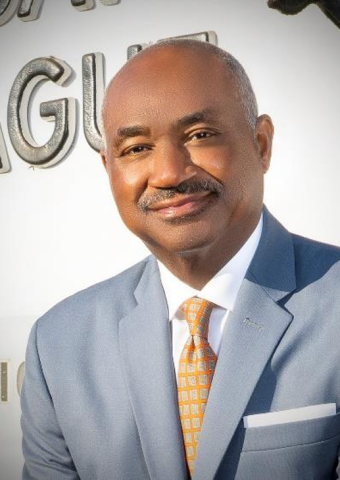 Headshot of Oliver Gross