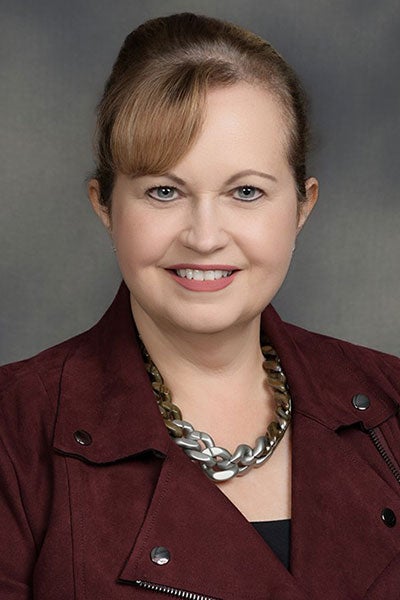 Julie Weagraff headshot