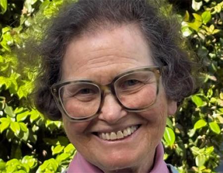 Rebecca Barchas headshot