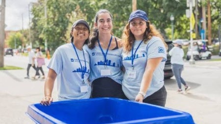 Volunteers at CWRU's move-in day 