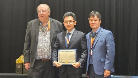 Chengyu Li takes a gropo photo after receiving the Fluids Engineering Division Summer Meeting Rising Star (FEDSM) Award.