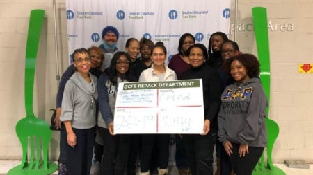 volunteers-food-bank