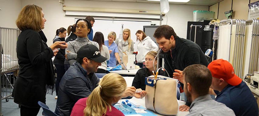 Picture of CWRU FPB students participating in a anesthesia simulation.