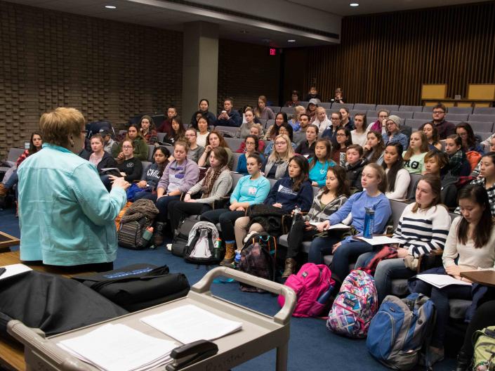 Picture of a faculty member giving a seminar to students.