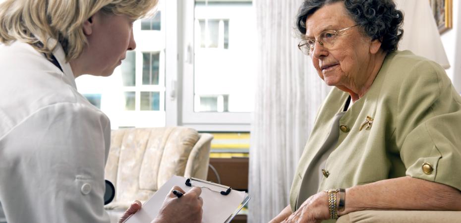 Female nurse asking questions to an elderly patient.