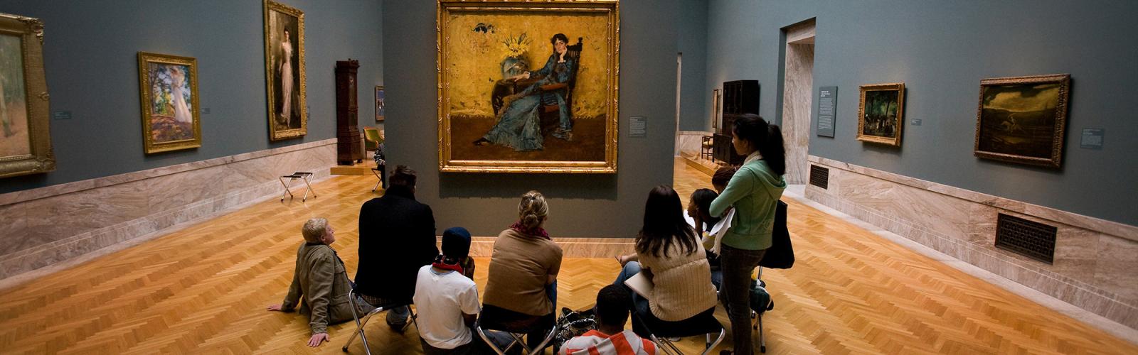 Art History students in the Cleveland Museum of Art