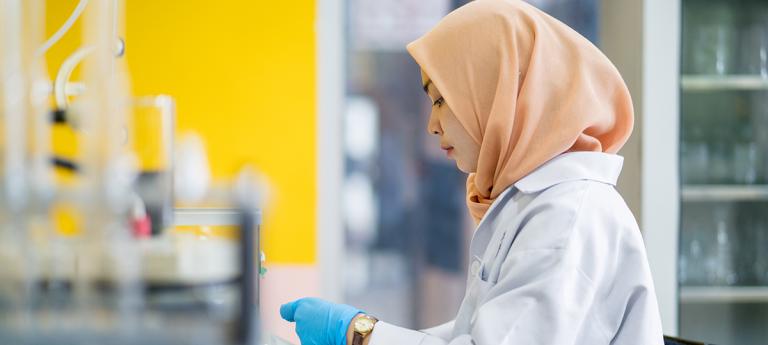 Young woman wearing a hijab working in a research laboratory