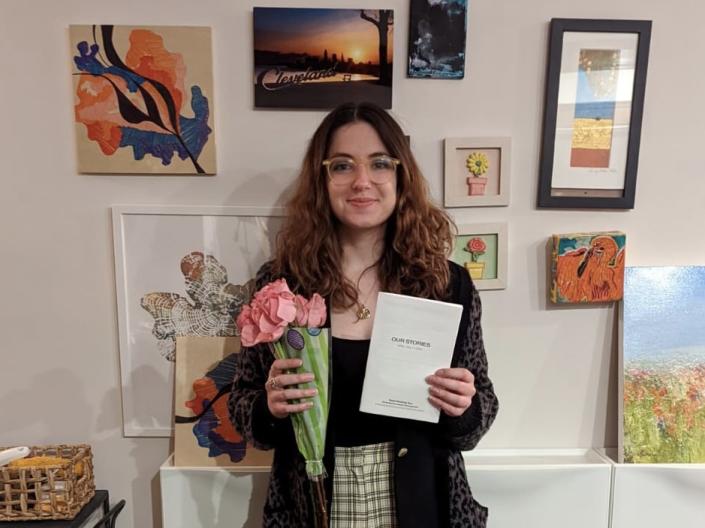 Gabriela Leskur holding a certificate and flowers