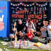 To celebrate #HispanicHeritageMonth (Sept. 15 through Oct. 15), members of La Alianza showcased their creativity on the CWRU spirit wall 🎨 Stay up to date with @laalianzacwru by following their Instagram account 💙

📷 @izabella_587