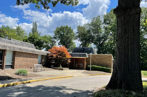 Image of Overlook House from Driveway