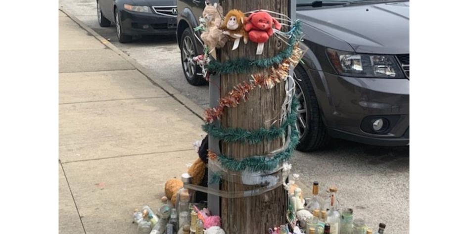 Photo of a memorial at a telephone pole in the city