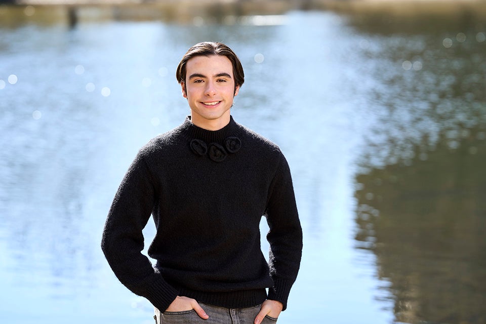 Headshot of Fernando Rivera