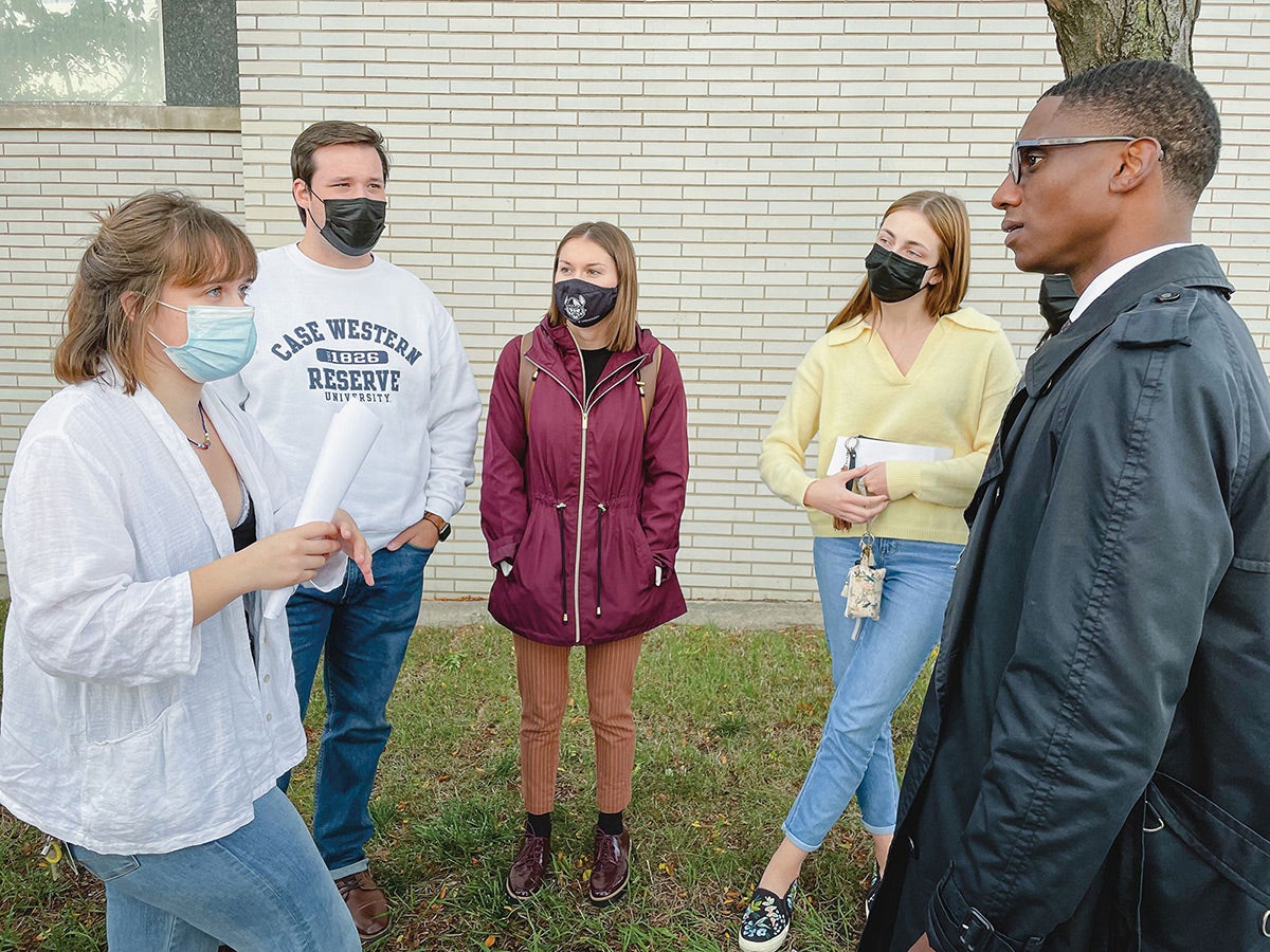 Bibb speaking with a group of students.