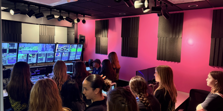 A group of middle schoolers visiting MediaVision