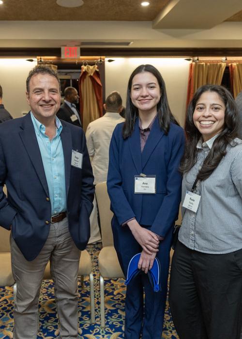 Alumni gathered for an alumni mixer event
