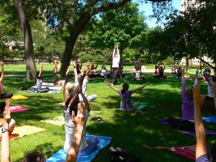 An outdoor yoga class at Case Western Reserve University